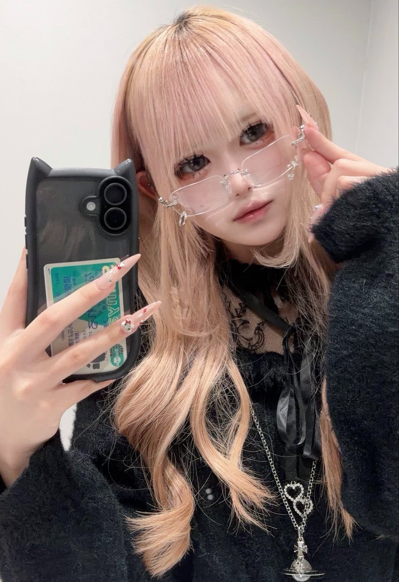 te_ot6's tweet photo. ピンク髪の頃出てきた #自撮り界隈 https://t.co/QTl7q0AKB0