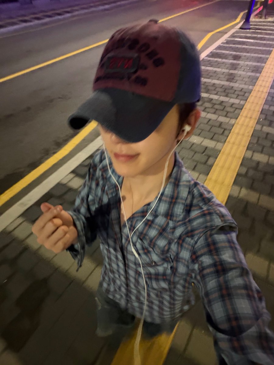 Kickflip_Intl's tweet photo. 💌 [260706 FANS] #DONGHYEON

WeFlip, thank you so much for always leaving such beautiful words on FANS. Sleep well tonight too

 — 🍯

#KickFlip #킥플립 #キックフリップ 
@kickflip_jype https://t.co/Xd90uFYNUq