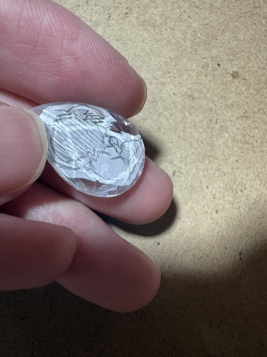 BCs_310's tweet photo. セリアのクラフト用透明立体シールで閉じ込めてみた！宝石の中で眠ってるみたいで小さくて可愛い！ https://t.co/7aJlybkPe9