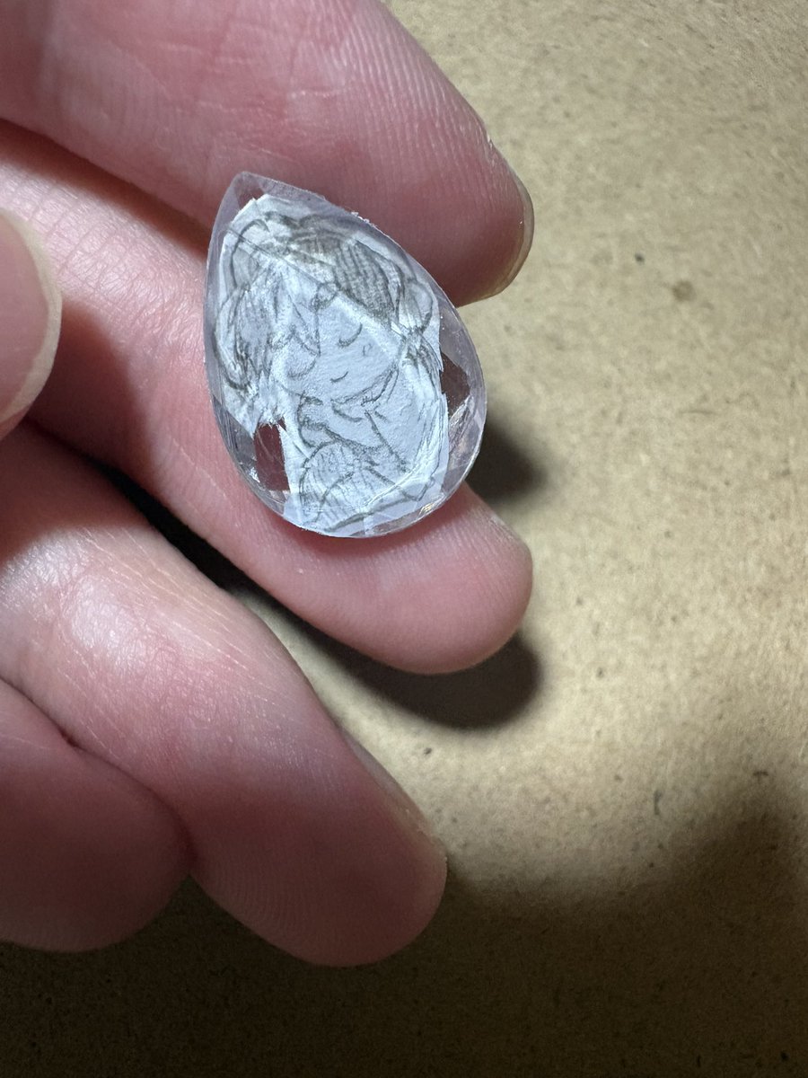 BCs_310's tweet photo. セリアのクラフト用透明立体シールで閉じ込めてみた！宝石の中で眠ってるみたいで小さくて可愛い！ https://t.co/7aJlybkPe9