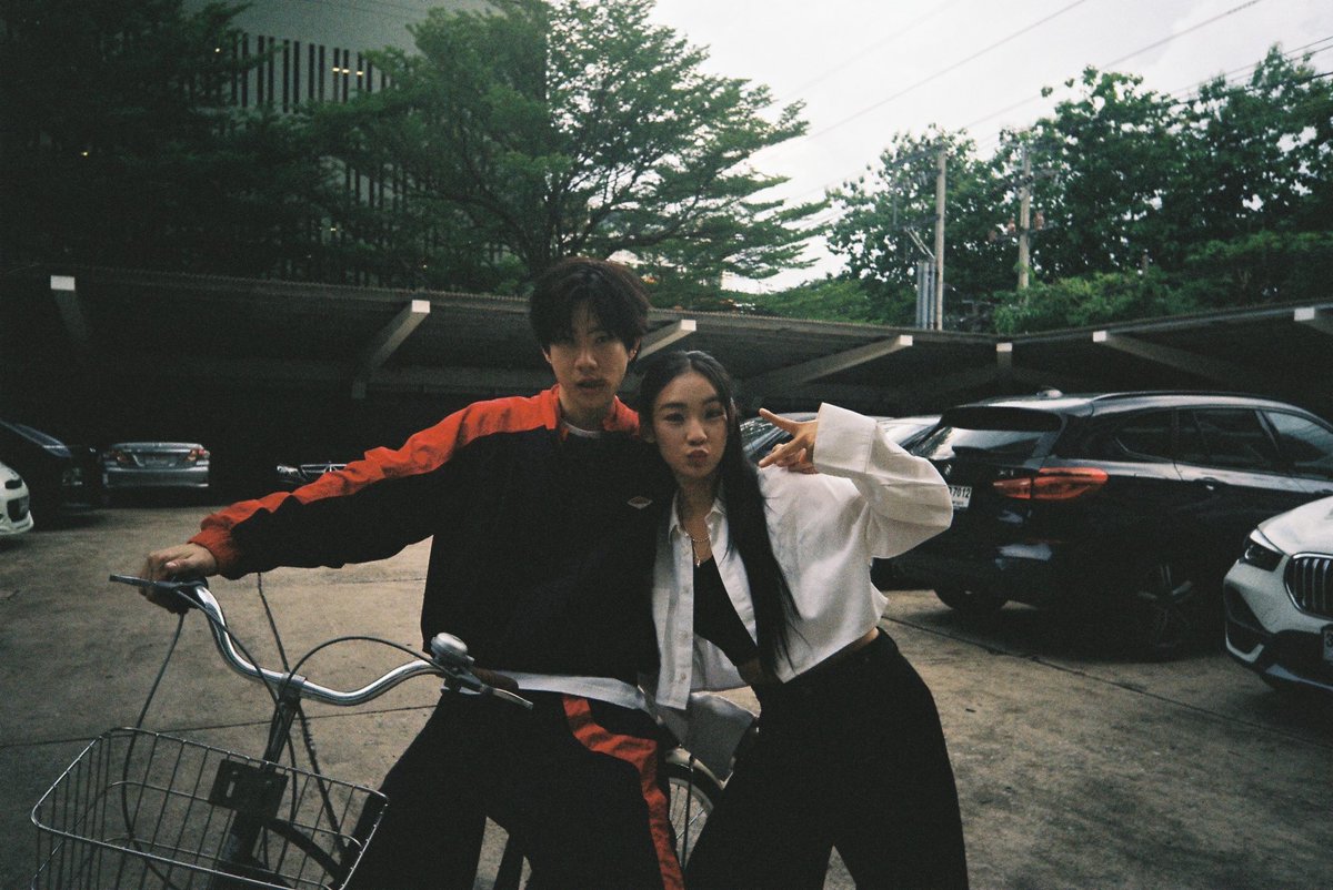 GMMTV's tweet photo. พบกับ “ออฟ จุมพล” ใน Music Video “เจอกุญแจ แต่แกไม่อยู่” ของศิลปิน PorMorLor ทางช่อง YouTube:  PorMorLor 

แฟนๆ สามารถติดตามรับชมได้แล้ววันนี้

#PorMorLor 
#OffJumpol @off_tumcial 
#GMMTV https://t.co/KCIAM2u96I