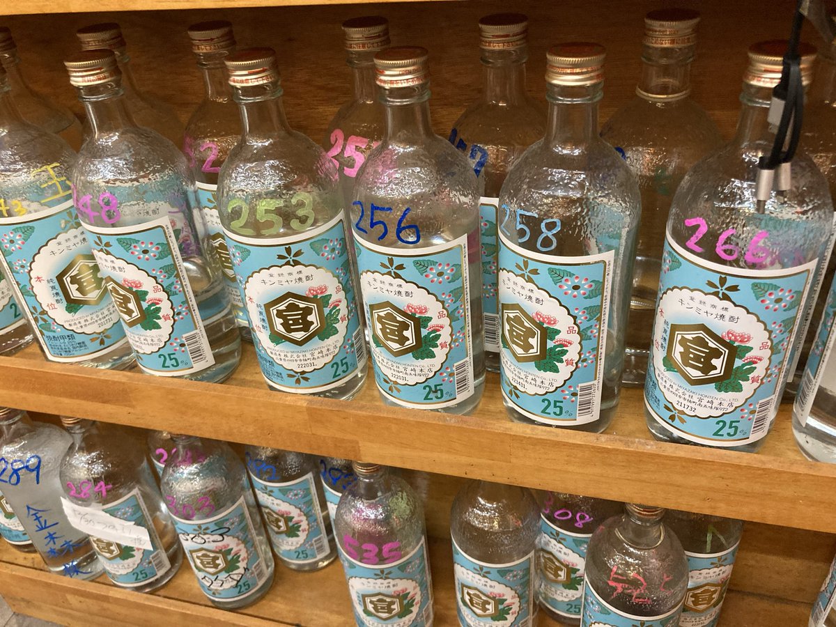 KobeGeochem's tweet photo. 明日の積み込みのため横須賀泊。
友人と横須賀中央で飲んだ帰り、
駅前のアーケードに、シャアの赤い制服を着てスターウォーズのストームトルーパーの白兜をかぶりダースベイダーのテーマ曲を小さく鳴らしながら歩いているおっちゃんがおった。
すげえな横須賀… https://t.co/wugR3aznGB