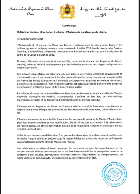 makemorocco's tweet photo. 🔴ALERTE DIPLOMATIQUE 🇩🇿🇲🇦🇫🇷 

L'Ambassade du Maroc en France condamne avec la plus grande fermeté les actes profondément hostiles survenus à Aubervilliers : 

🇲🇦 Drapeau marocain arraché, déchiré et brûlé. 
🗣️ Slogans provocateurs scandés par des supporters algériens. 
⚠️ L'un des incidents les plus graves visant le Royaume ces dernières années.