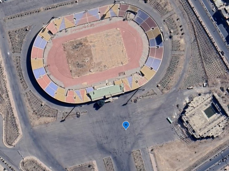 EndlessWint_r's tweet photo. #Yemen Mobilization of pro-Houthi forces in front of Al Thawra stadium. More information in quoted post below.

Grid: 15.411867, 44.199858

@GeoConfirmed https://t.co/l5v6ZUMpgA