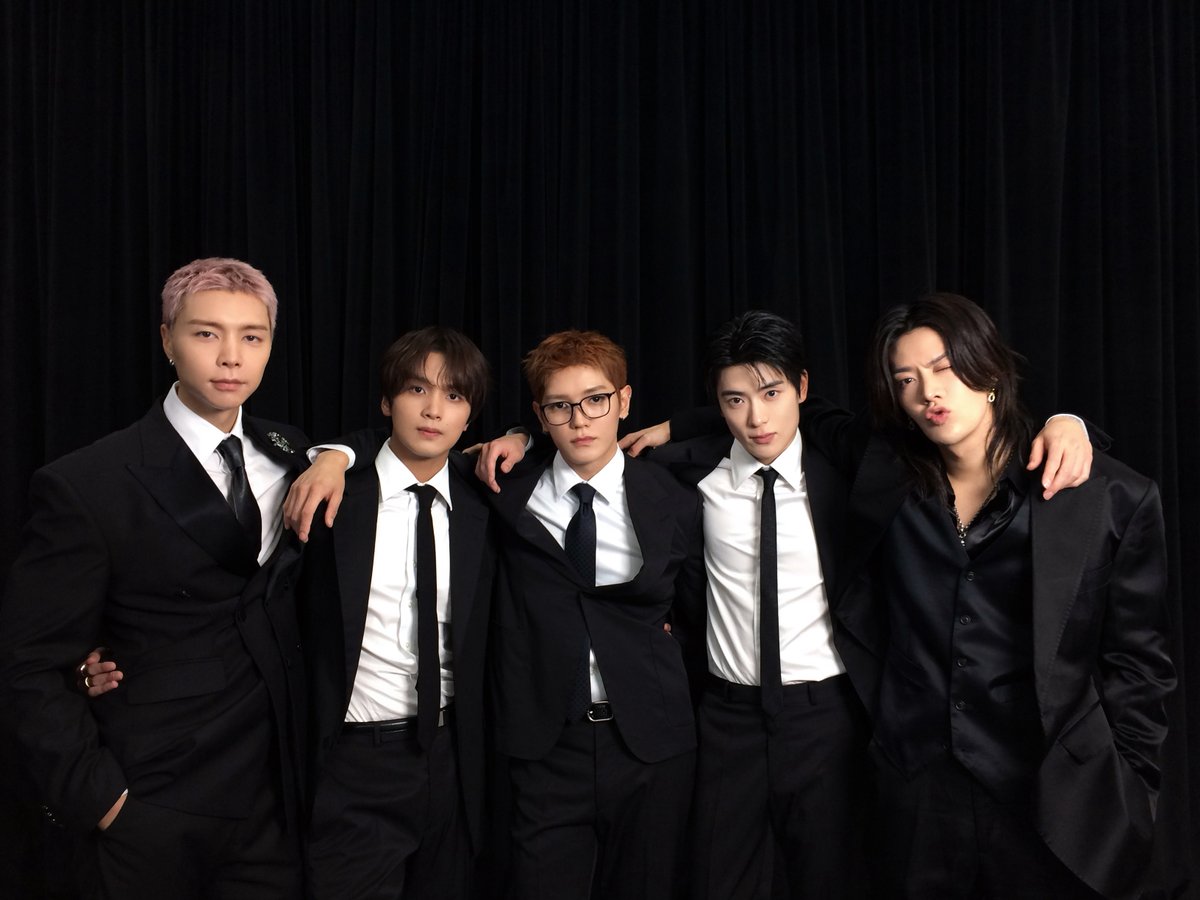 NCTsmtown_127's tweet photo. 우리칠 ✉️

#NCT127 #NCT127Gala
#NCT127_10TH_ANNIVERSARY https://t.co/Cd62j5I9YM