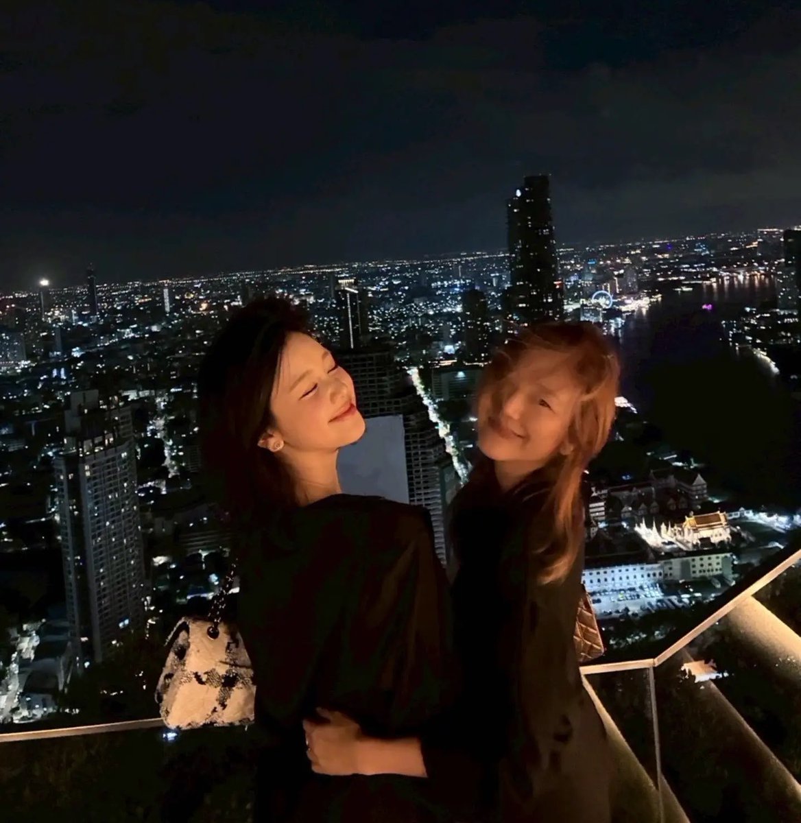 peariesps's tweet photo. น้องแพรกับหม่ามี๊น้องน่ารักกันมากอะ ชีสวยเหมือนคุณแม่ชีจริงๆ อยู่กับคุณแม่แล้วดูเป็นเด็กซนมากก ค่ตน่ารักกกก 🥹💕 https://t.co/oNuaE41X33