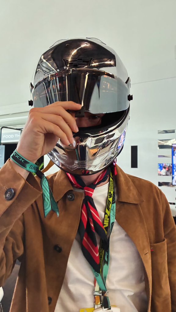 rydingdailyinfo's tweet photo. Piloto! Mais de Edvin Ryding durante a Silverstone pela Tommy Hilfiger x Cadillac F1 💙❤️

📸 maria__gubanova https://t.co/bjr8rHDEbI