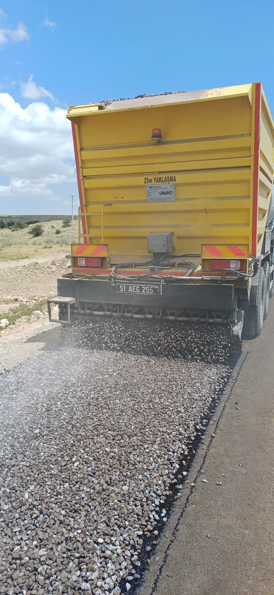 CevahirUzkurt's tweet photo. 📍 Niğde'mizi Kayseri’ye bağlayan Orhanlı - Soğanlı hattındaki 5 km’lik asfalt çalışmasına başladık. 

Güvenli ve konforlu yollar için çalışmaya devam ediyoruz ✅️ https://t.co/VlbkeIZmcM