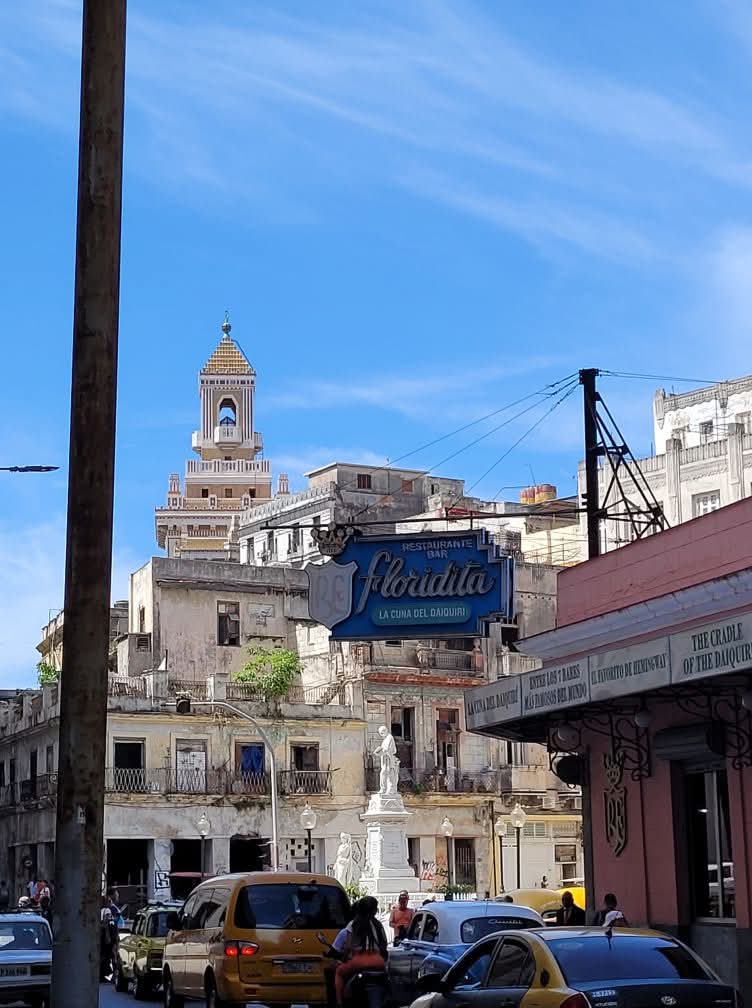 ECASAVaradero's tweet photo. 🇨🇺 El 6 de julio de 1817: Comienza a funcionar en la Habana Vieja, el bar-restaurante Floridita, uno de los más famosos del mundo, entonces llamado La Piña de Plata. #CubaViveEnSuHistoria #MatancerosEnVictoria https://t.co/6JACYmm97z
