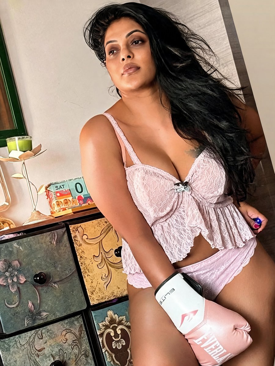 dead_pool_288's tweet photo. Reshma🥵🤤 Recent Exclusive🔥 
#reshmapasupuleti https://t.co/DQJSKOKHFe