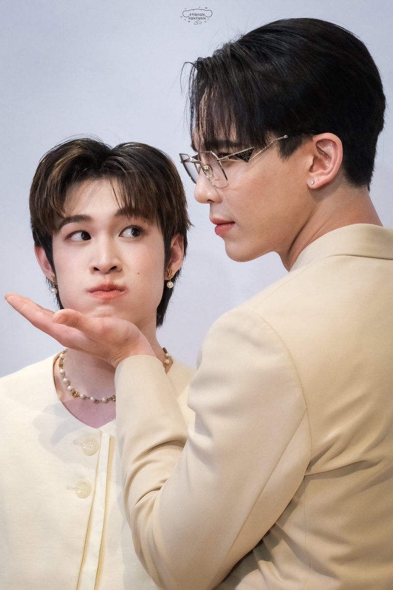 ttaraktaktakk's tweet photo. ยัยบี๋แก้มป่อง 🤌🏻

💬 #PraewXSiamParagonxMaxNat 

⋆˚｡✩ MAXNAT x PRAEW x SIAMPARAGON ˚.ᵎᵎ📚💌⋆｡°

「@mmaxmaxxxx @natasittttt 」
#MaxNat #mmaxmax #natasitt 
#ByTaktakk https://t.co/uLnmX1XLzt