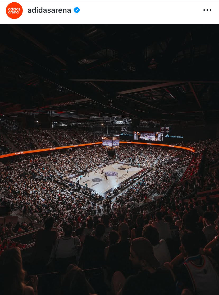 MacronardsFM's tweet photo. Pour en finir une bonne fois pour toutes sur les mensonges des équipes de Philippe #AdidasArena pleine c’est cela ! Et en plus je ne mets pas de photos de concert plein à craquer jusqu’à 8500 pax 
Hier il y avait 4500 pax max pourquoi mentir ? Comme le font aussi les équipes de Retailleau ! A l’heure de l’IA qui calcule tout ces polémiques affaiblissent la crédibilité de la parole de ceux qui organisent ! Si on ment sur cela comment les croire pour le reste surtout que c’est un bon score à 10 mois de l’élection ! À force de se croire sur puissant certains oublient le reel : rendez vous cet automne. Il va y avoir des chocs ! On n’est plus y a 30 ans ouin est en 2026 ! Allez sur tiktok ou Insta vous verrez des centaines de réels avec des chaises et travées vides et même la jauge n’était pas pleine ! Cela décrédibilise aussi le métier de communicant mais bon apparemment chez Philippe ils ont les meilleurs ! Point final sur le sujet. MM
