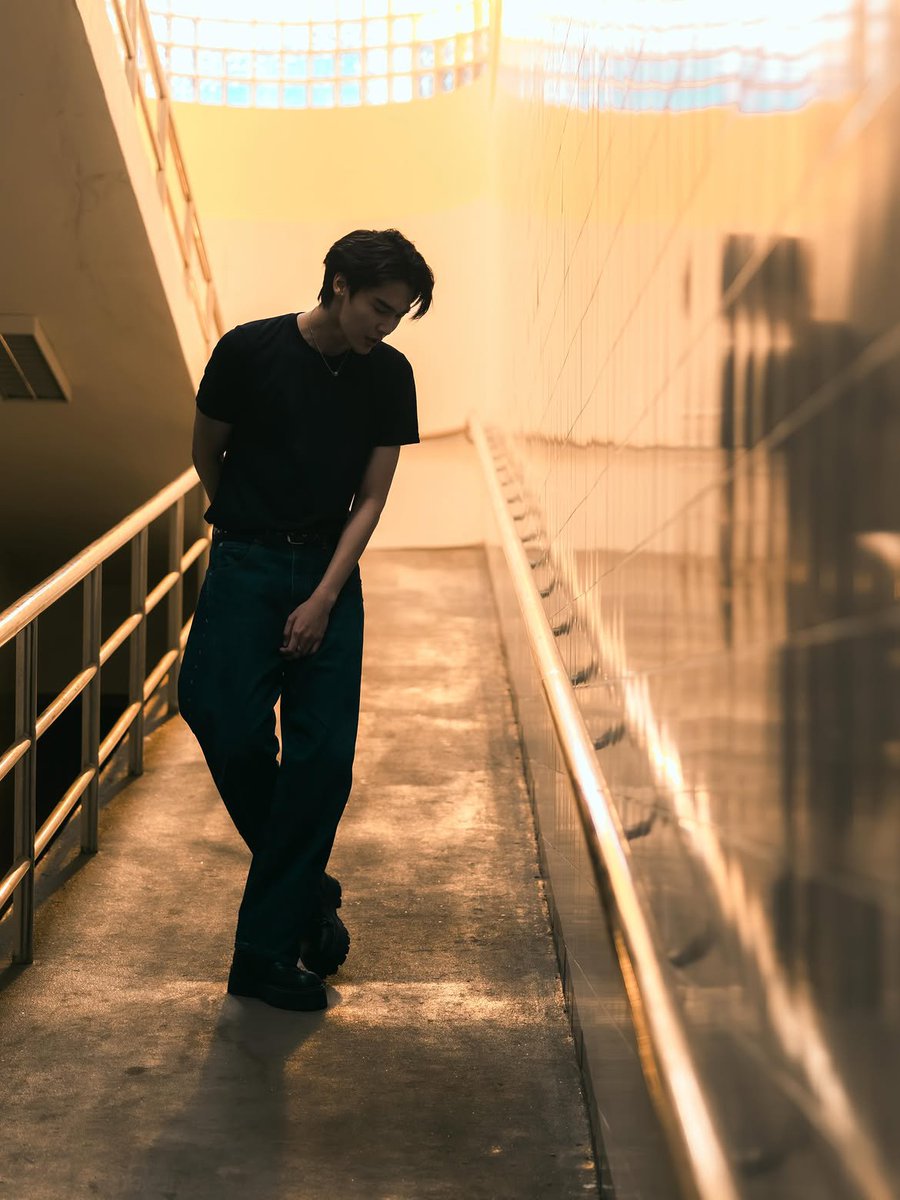 lvlyrluvrism's tweet photo. GANTENG 
GEDE
DUWUR
GAGAH
BOGA LOBA DUIT
dew mengaku aa' sunda yg terlahir di thailand 🙏🏻

#dew_jsu 
#TrueColorMV
#MrKillSeries https://t.co/6FrfjMl1O6