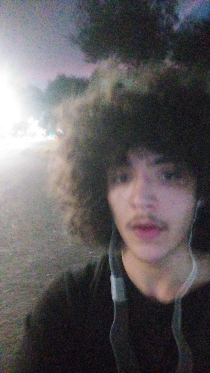 jorgonesbur's tweet photo. sobre mim !!

idade - 17
genero - jones
mbti - infp
aniversário - 13/10
altura - 1,89
sexualidade - andy
pets - sauron
piercings - nao
tattoos - nao
cor fav - amarelo
time - sao paulo futebol clube
status - posto sexta feira flatworm friday kk https://t.co/sYH4VB0YND