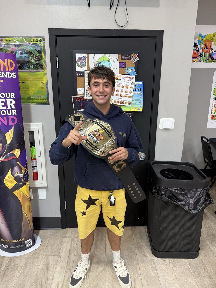 Jacobisboss1's tweet photo. Someone told me that there’ll be an RC in my backyard in October so I decided it was time to come out of retirement. Got 23rd place at the team trios event in Vegas last weekend, 6-3 at the mtgo super on Friday, then finally won a local RCQ last night to get the qualification! https://t.co/BBlDgJYCyl