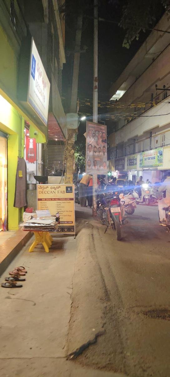 PathWatchIndia's tweet photo. Reported a civic issue via PathWatch 🏙️
Category: encroachment
@ICCCBengaluru 
Location: 12.99468, 77.67918
https://t.co/ap9DUGW7uJ
https://t.co/6t1Mgo5tJg https://t.co/MfBbVMtkGP