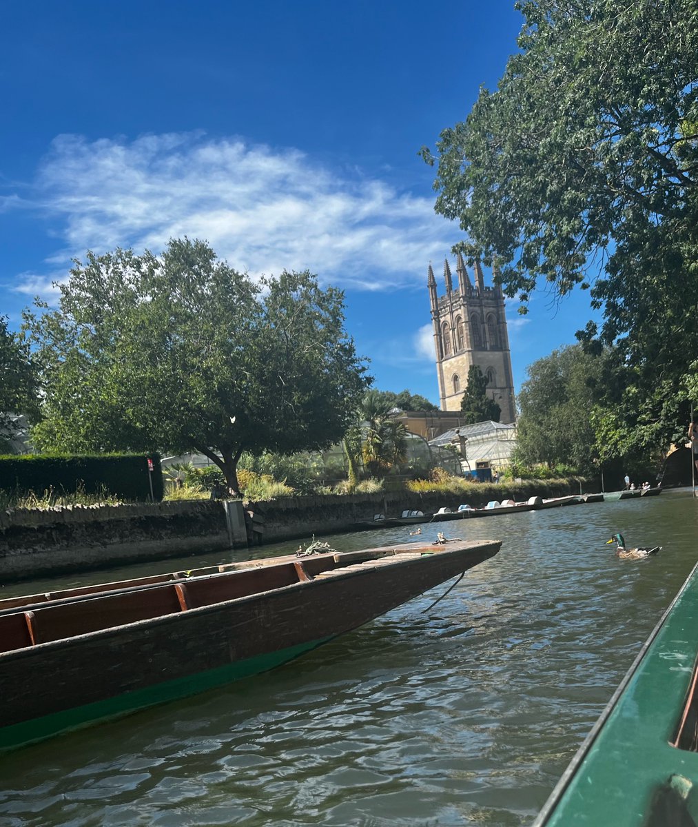 moonpiebalkans's tweet photo. Oxford’da punting falan yapar mısın tatlı kız https://t.co/gMIV7dWnJh