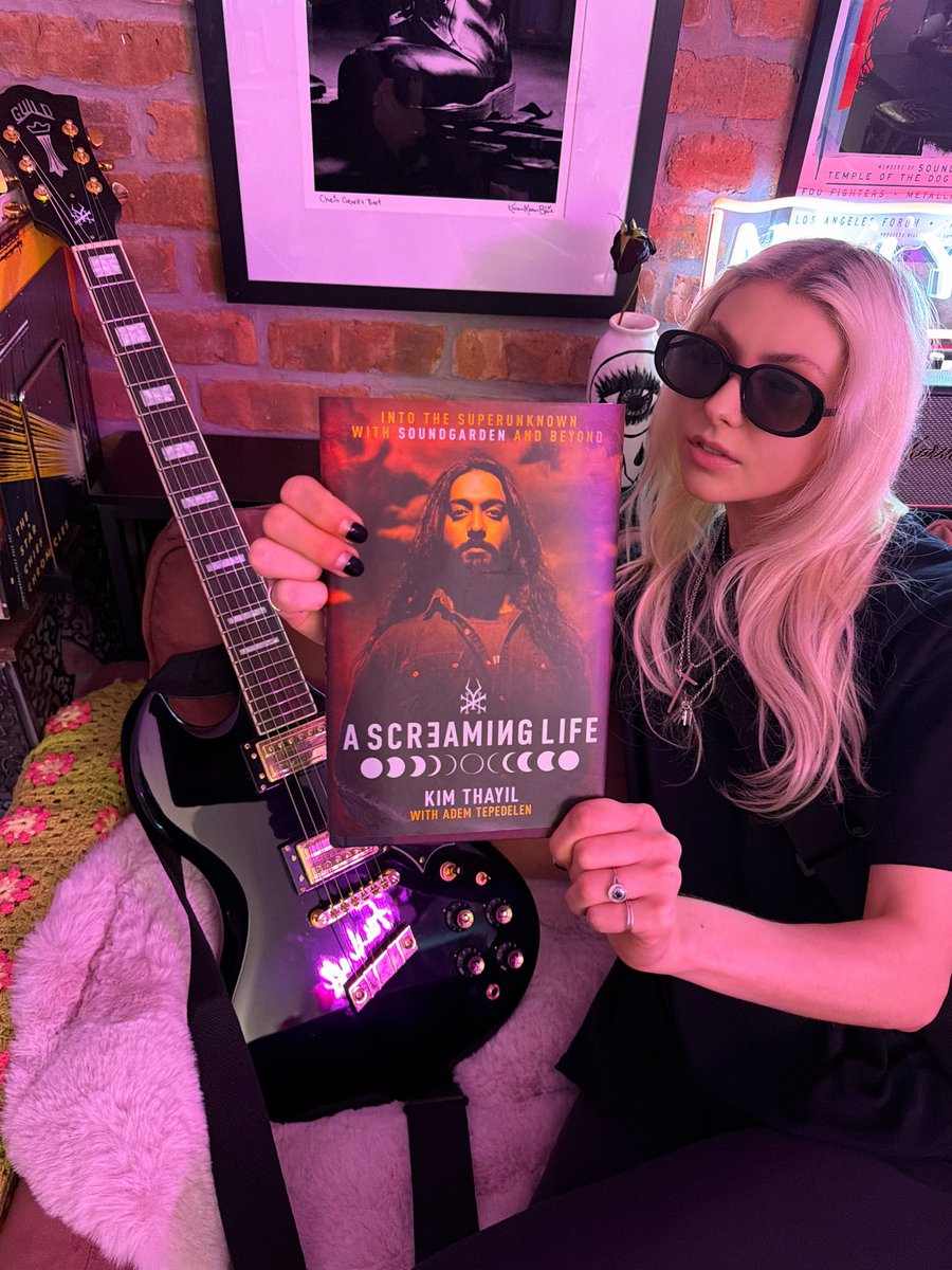TPROfficial's tweet photo. Swapping work, get Kim Thayil’s amazing new book 'A Screaming Life' and ‘Dear God’ right now…do it ❤️ https://t.co/eARUNaGa7f