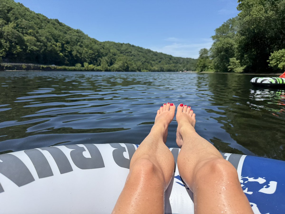 MrsBurns231's tweet photo. Fourth of July on the Delaware River…floating by day, fireworks by night 🎆#enjoythejourney #justfloat #justjump https://t.co/iAK9Wu4qWS