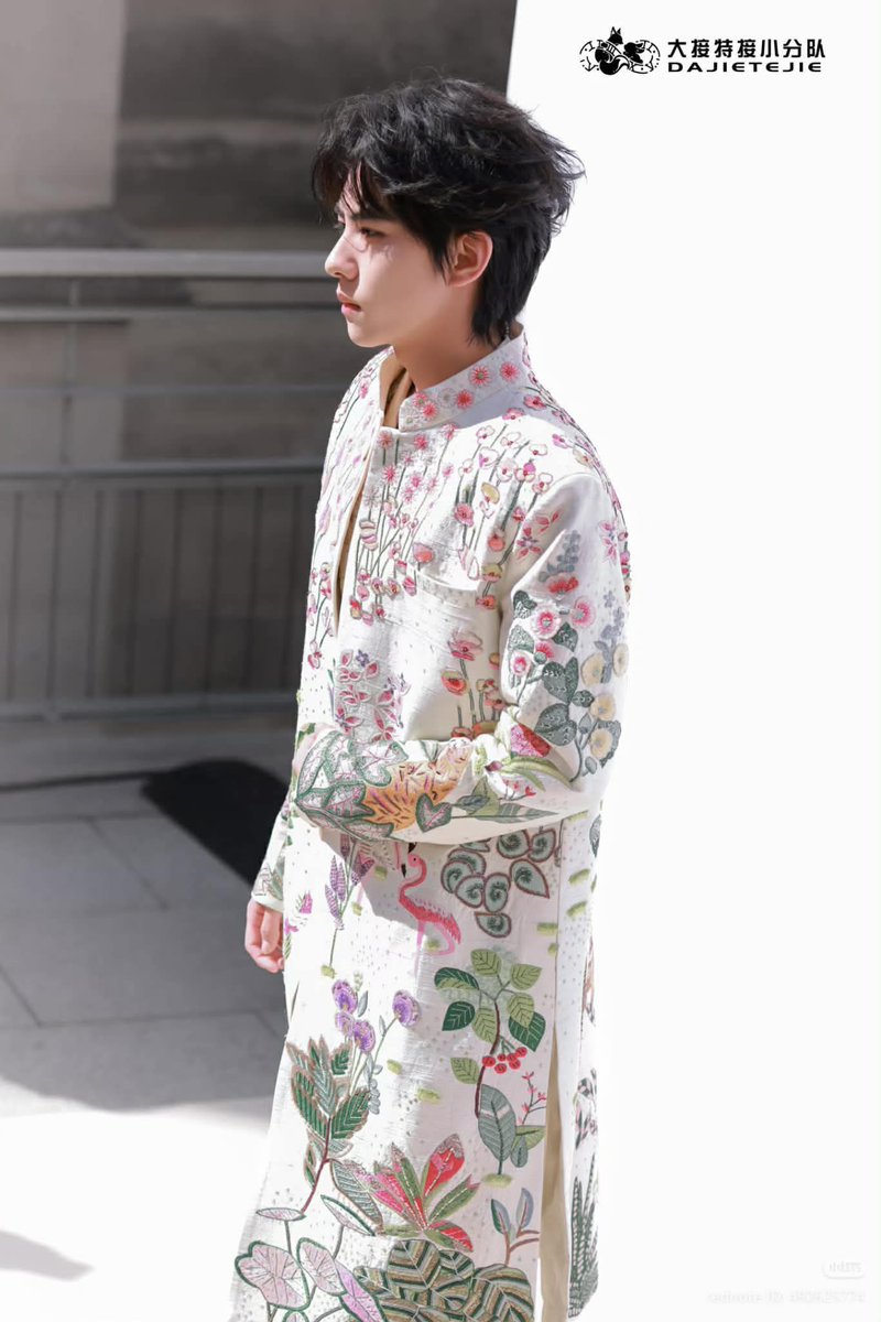 ThuHoen's tweet photo. Where couture dreams take shape, Liu Xuancheng and Rahul Mishra write a new chapter of contemporary luxury.

#LiuXuanChengPFW
#LiuXuanChengHCW27
#LiuXuanChengxRahulMishra https://t.co/KqZMoVYCIx