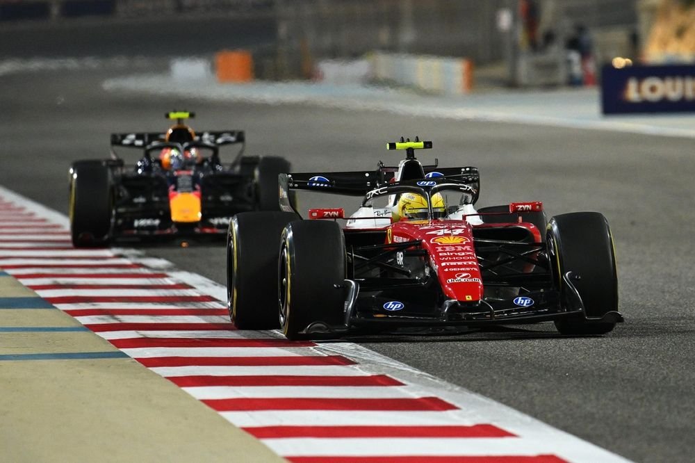 Motorsqorts's tweet photo. 🚨 BREAKING: Formula 1 returns to Bahrain this season in a historic “Double-Sprint” weekend!

The race will be rescheduled to October, with two sprint races (one on Friday, one on Saturday) before the main Grand Prix on Sunday. https://t.co/kP2DEcDRR5