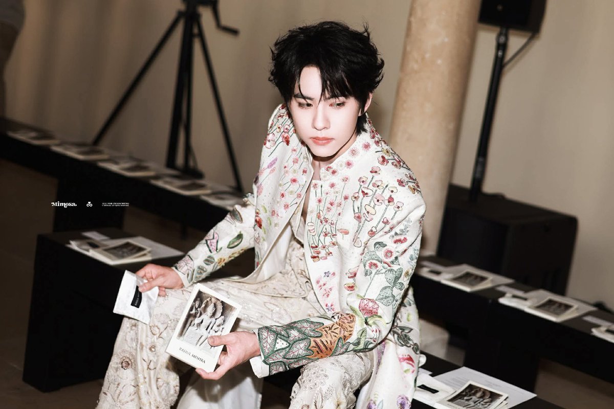 ThuHoen's tweet photo. Liu Xuancheng becomes part of Rahul Mishra’s couture narrative, where every stitch carries emotion and every silhouette tells a story.

#LiuXuanChengPFW
#LiuXuanChengHCW27
#LiuXuanChengxRahulMishra https://t.co/BEmumha7gQ