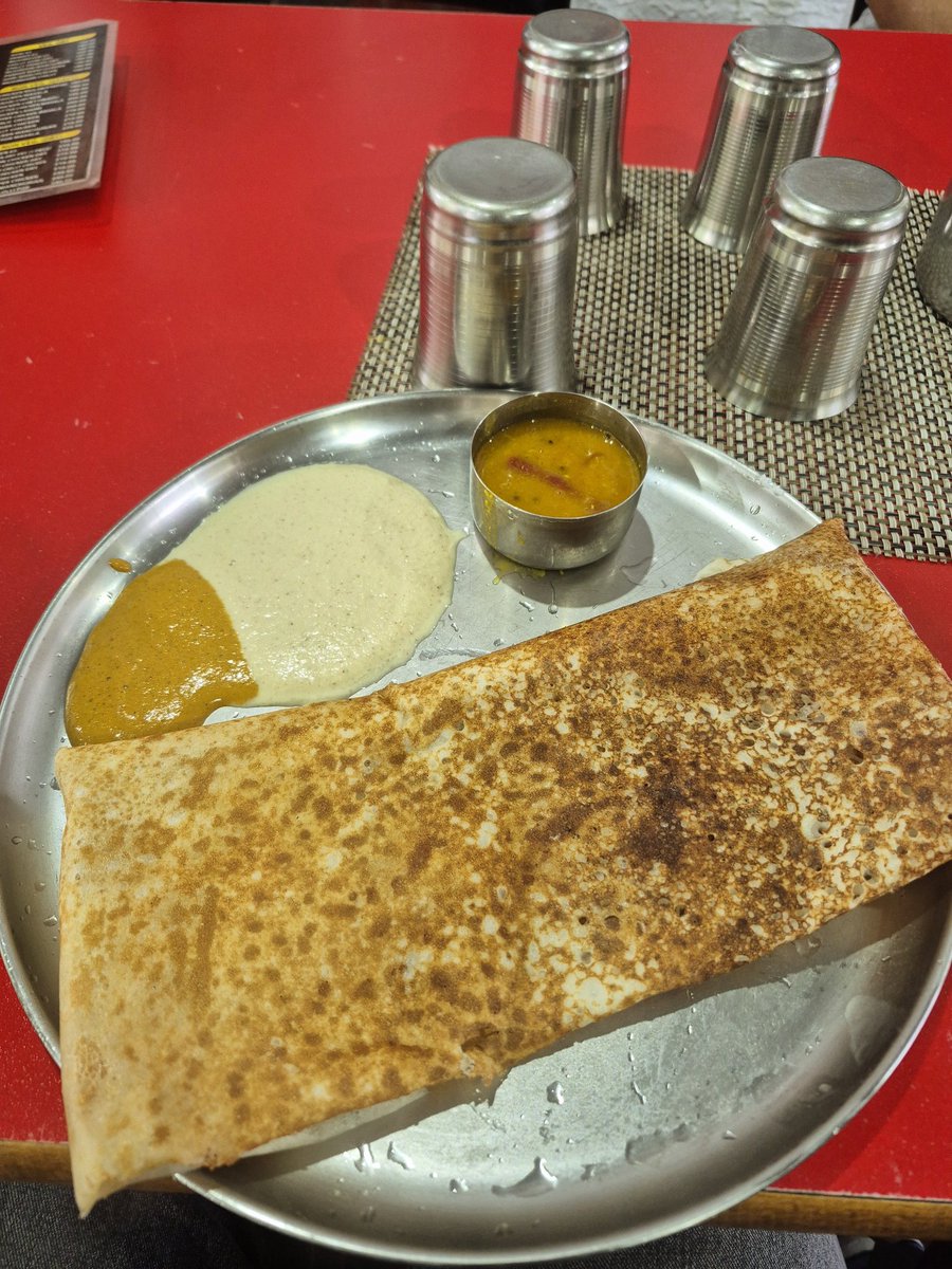 Herfooddelulu's tweet photo. What was your dinner ?
#Dinner #Southindian #Dosa #Ooty https://t.co/Clyohk8dSc