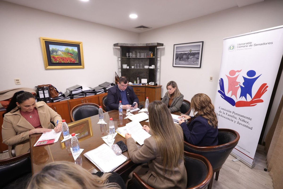 SenadoresPy's tweet photo. Sesiona la Comisión de Familia, Niñez, Adolescencia y Juventud, presidida por la senadora @lizarellapy, asisten los legisladores miembros @DionisioAmarill, @SenaHermelinda y @pipodiazveron

📍 Sala de reuniones de la vicepresidencia segunda, tercer piso del #SenadoPy https://t.co/uXhi48TY7x