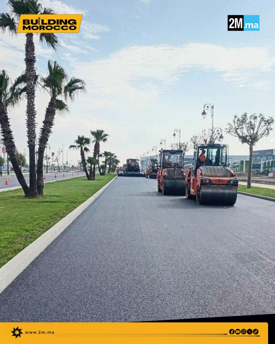BuildingMorocco's tweet photo. 🚧 اكتملت أشغال تثليث الطريق المداري لشارع 9 أبريل بمدينة تطوان، في إطار برنامج التأهيل الحضري للمدينة، بعد ثلاثة أشهر من العمل المتواصل وفق وتيرة إنجاز سريعة.

وشمل المشروع إنجاز 65 ألف متر مكعب من أشغال الحفر والردم، و56 ألف متر مربع من الكشط، و21 كيلومتراً من الأرصفة، و53 ألف طن من الخلطات الإسفلتية، و39 ألف متر مربع من الخرسانة المطبوعة، إضافة إلى 4550 متراً  من شبكات التطهير السائل التي تم تأهيلها.

ويهدف هذا المشروع إلى تحسين انسيابية حركة السير، وتعزيز البنيات التحتية الحضرية، ومواكبة الدينامية التنموية التي تعرفها مدينة تطوان.

📸 المصدر: GTR - Les Grands Travaux Routiers.

#Building_Morocco #infrastructure #Tetouan #Maroc
