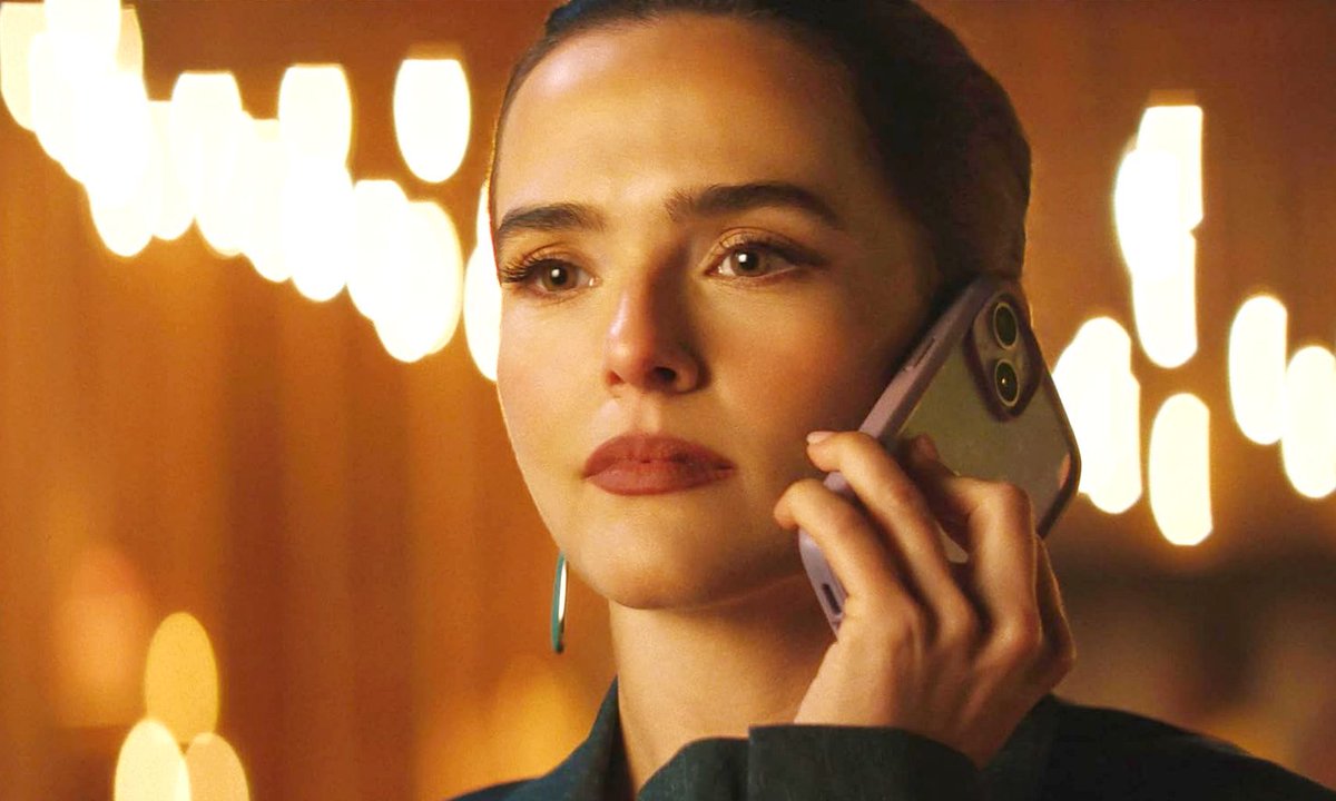 halifaxbloggers's tweet photo. What works best in Voicemails for Isabelle, far and away, is Zoey Deutch. Carsten says she has fabulous comic timing, but also an ability to shift gears and deliver the feels:
https://t.co/tTy2AKDmYO
#moviereview #streamingreviews @FlawInTheIris https://t.co/hI6kR0hFIn