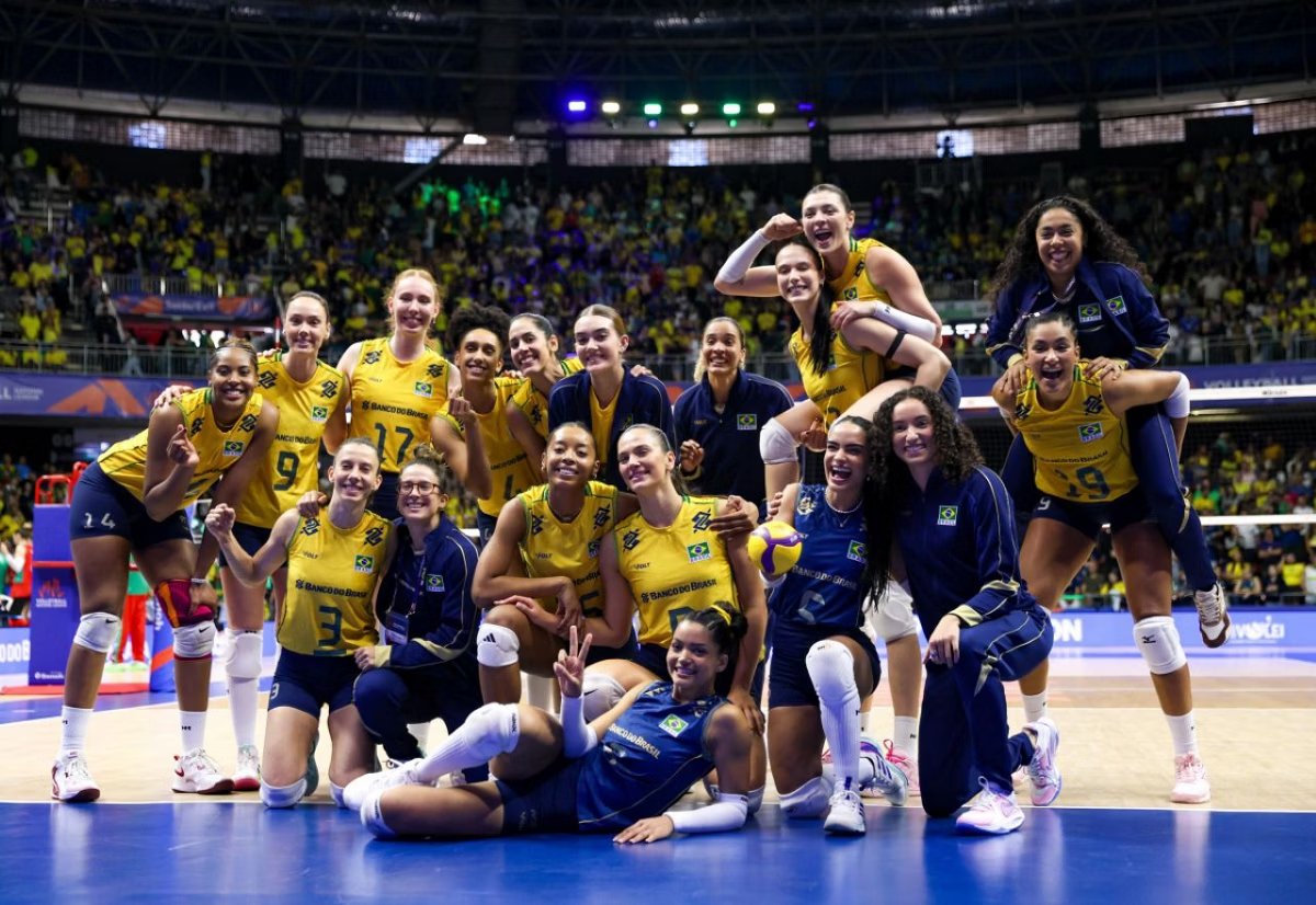WiniSports's tweet photo. 🏐 ÚLTIMA SEMANA DE CLASSIFICAÇÃO DA VNL FEMININA 🇧🇷

Confira os jogos do Brasil na terceira semana da Liga das Nações de Voleibol Feminino:

🇧🇷 Brasil x 🇯🇵 Japão
📅 08 de julho | ⏰ 7h20

🇧🇷 Brasil x 🇵🇱 Polônia
📅 10 de julho | ⏰ 7h20

🇧🇷 Brasil x 🇹🇭 Tailândia
📅 11 de julho | ⏰ 03h30

🇧🇷 Brasil x 🇺🇸 Estados Unidos
📅 12 de julho | ⏰ 0h00

📺 Transmissão: GETV, SporTV 2 e VBTV

🔰 Na última semana da fase classificatória, o Brasil pode garantir vaga na etapa final já na quarta-feira, dependendo da combinação de resultados. 🇧🇷🏐🔥