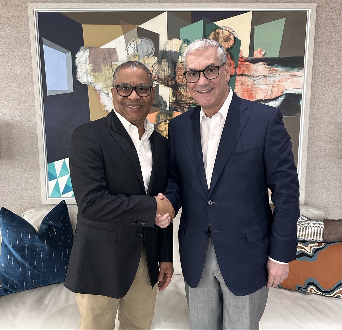 YuriEnriqueRL's tweet photo. Seguimos fortaleciendo nuestro proyecto agregando experiencia y capacidad.

Hoy @GonzaloCastillo ha designado al Ing. Ramón Pepín, exministro de MOPC, como Coordinador Nacional de Enlaces de nuestro proyecto presidencial, convencido de que su capacidad de trabajo será fundamental para seguir consolidando el respaldo del partido y de la ciudadanía.

¡Seguimos avanzando! 🇩🇴

#VamosConTo