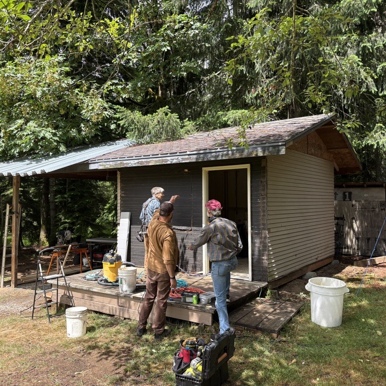 clear_mountain_'s tweet photo. Our amazing Carpentry Team has been hard at work getting the buildings on the land ready for move-in! We're blessed to have such great offerings of generosity. 🏠 https://t.co/vPRQaqwhr0