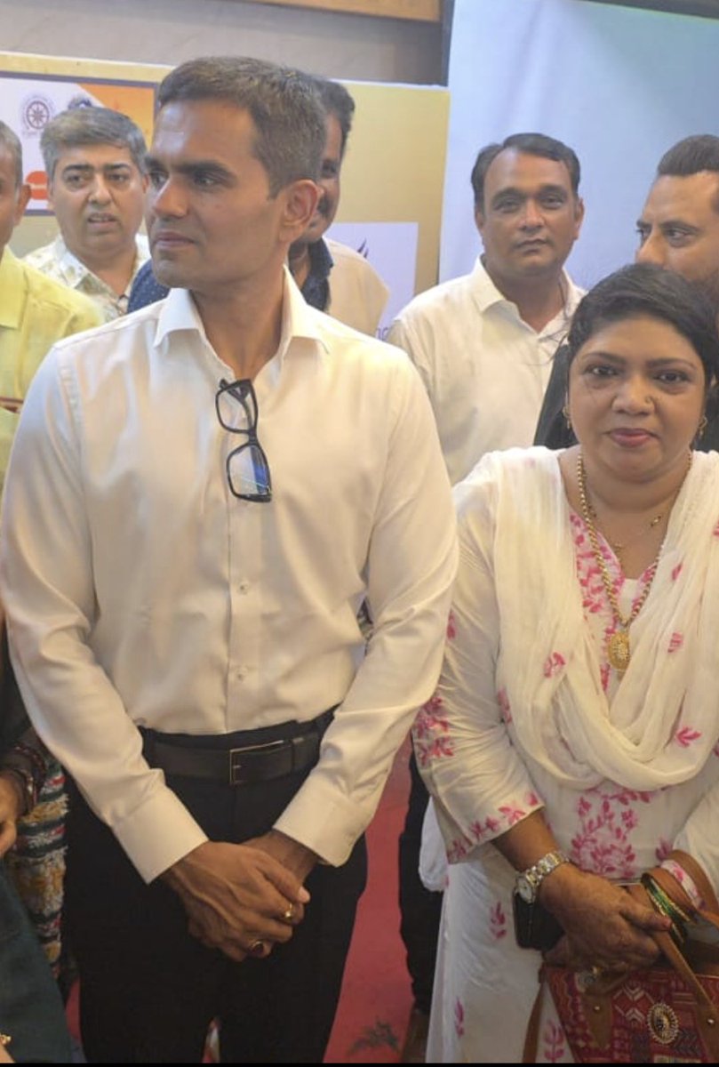 SayedRajiuddin's tweet photo. #sameerwankhedeirs 
#officer https://t.co/nSJ5fH9JnV