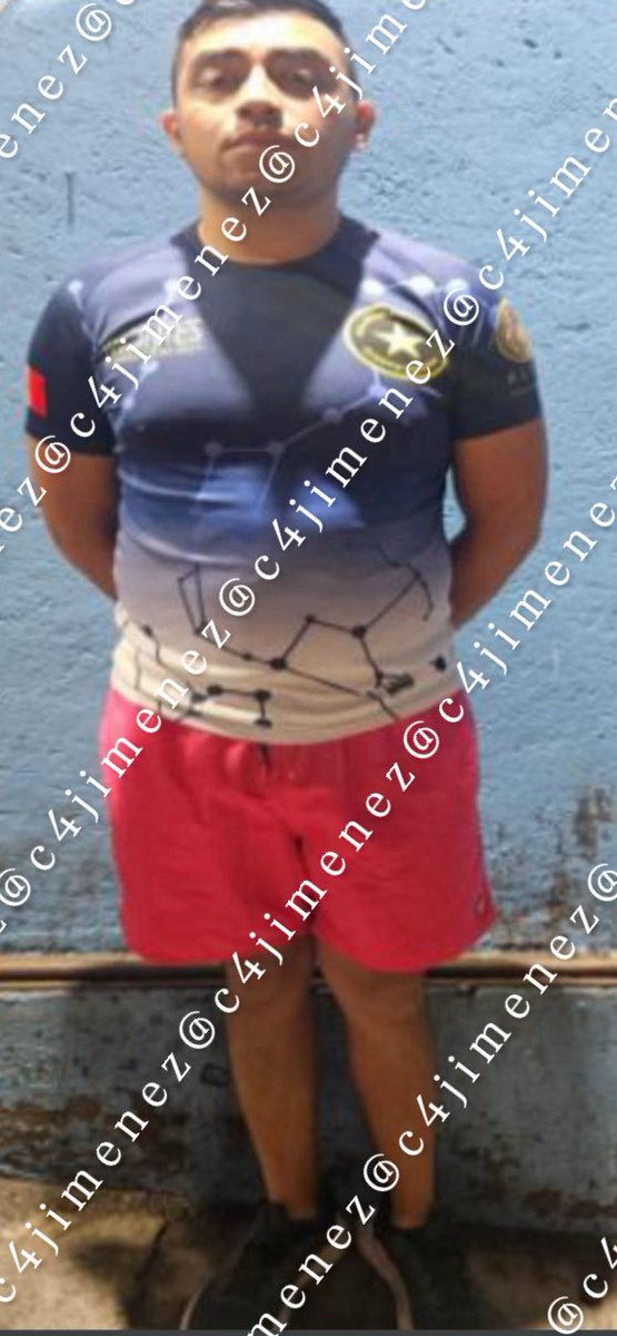 c4jimenez's tweet photo. DETENIDO ACUSADO de ASESINAR a SU PAREJA, UNA ELEMENTO de @SEMAR_mx 
Armando Hdz
Constantemente peleaba con Margarita Miranda por celos.
Ayer la hallaron muerta en esta casa de la peligrosa @Alc_Iztapalapa
Si bb de 10 meses lloraba a su lado.
El tipo huyó.
Agentes de @SSC_CDMX lo detuvieron.