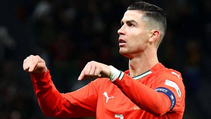 Sunset701Sunday's tweet photo. Cristiano Ronaldo, today might be the last time we’ll see you in the big World Cup stage, we your fans love you so much and no matter what happens out there today, you’ll always be our GOAT. Thanks for always being you🥹😥🧎🏻‍♂️‍➡️ https://t.co/Y8J2BvDuTD