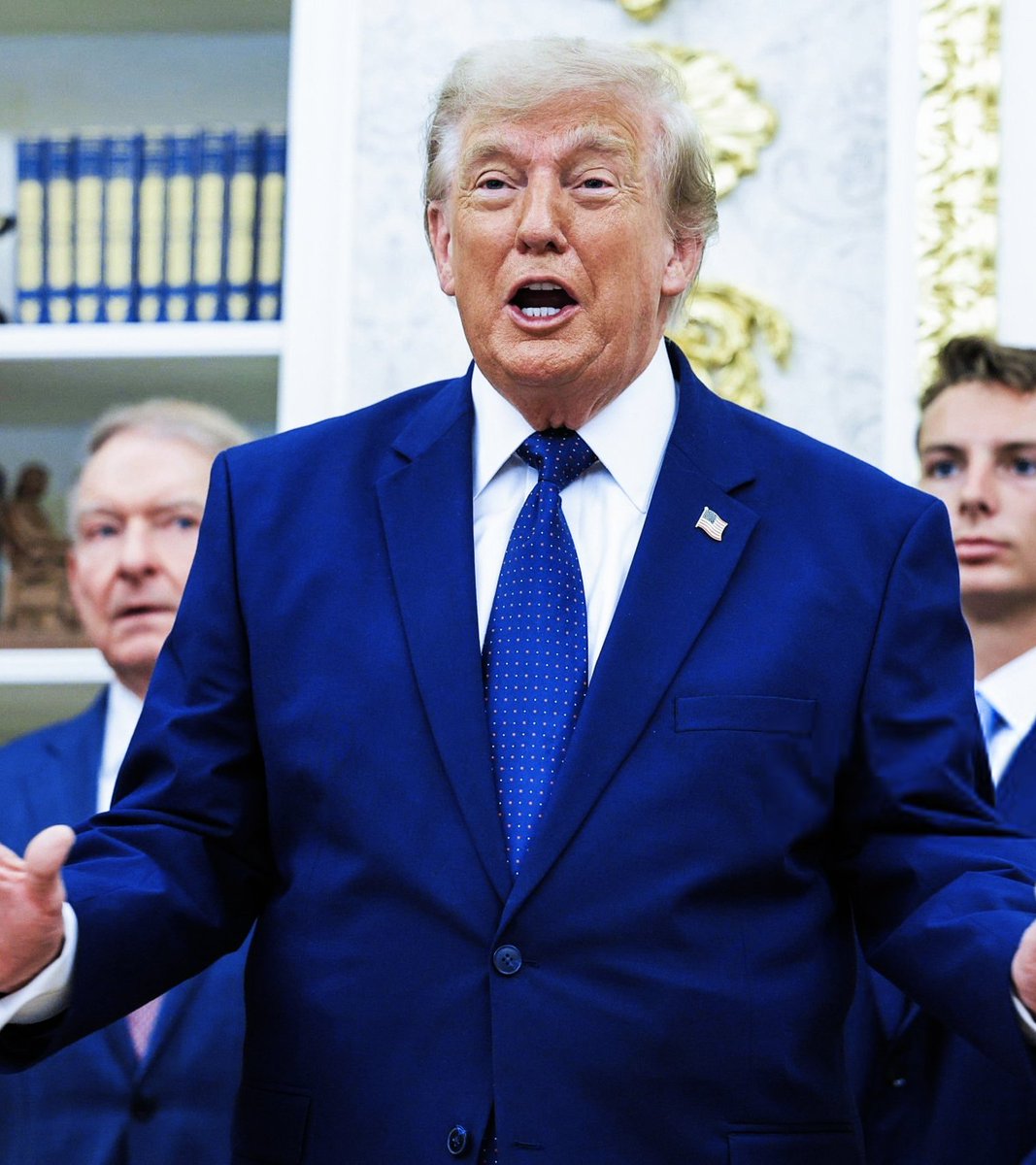 VibesFoot's tweet photo. 🗣️ Donald Trump à propos de l'exclusion de Balogun 🇺🇸 : « 𝗖𝗢𝗠𝗠𝗘𝗡𝗧 𝗩𝗢𝗨𝗦 𝗦𝗘𝗡𝗧𝗜𝗥𝗜𝗘𝗭-𝗩𝗢𝗨𝗦 𝗦𝗜 𝗢𝗡 𝗦𝗢𝗥𝗧𝗔𝗜𝗧 𝗠𝗘𝗦𝗦𝗜, 𝗥𝗢𝗡𝗔𝗟𝗗𝗢, 𝗢𝗨 𝗛𝗔𝗥𝗥𝗬 𝗞𝗔𝗡𝗘 ? 𝗢𝗡 𝗡𝗘 𝗣𝗘𝗨𝗧 𝗣𝗔𝗦 𝗙𝗔𝗜𝗥𝗘 𝗖̧𝗔. 😳❌

On ne peut pas les sortir. Si vous les sortez, 𝗷𝗲 𝗽𝗲𝗻𝘀𝗲 𝗾𝘂𝗲 𝘃𝗼𝘂𝘀 𝗮𝘂𝗿𝗶𝗲𝘇 𝘃𝗿𝗮𝗶𝗺𝗲𝗻𝘁 𝗲𝗻𝘁𝗮𝗰𝗵𝗲́ 𝗰𝗲𝘁𝘁𝗲 𝗶𝗻𝗰𝗿𝗼𝘆𝗮𝗯𝗹𝗲 𝗖𝗼𝘂𝗽𝗲 𝗱𝘂 𝗠𝗼𝗻𝗱𝗲. » 👀

🎙️ @JacobsBen