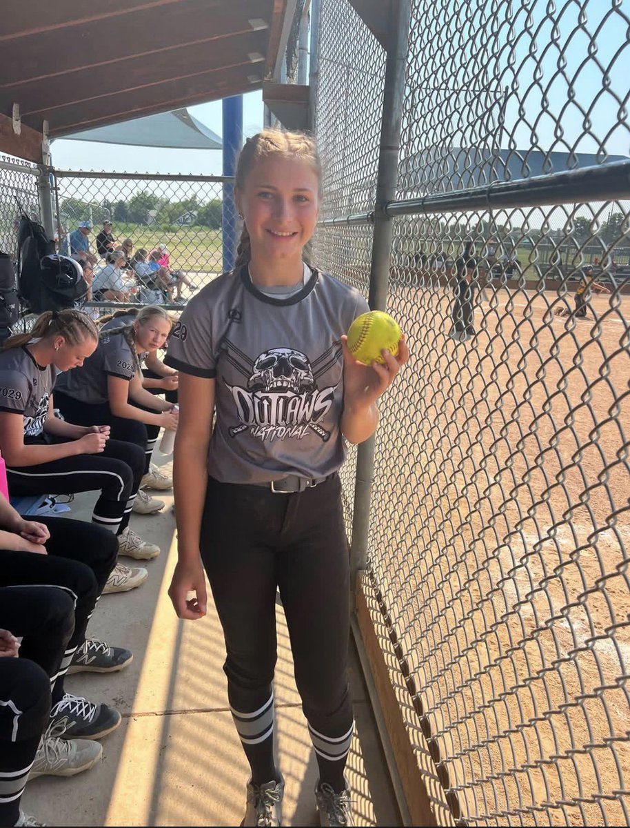 Outlaws2029's tweet photo. These ladies were dropping bombs all over Colorado at the IDT! Great job ladies! 🩶🖤💣🤍☠️🥎 @K_May_10 @ShumakerSophia @AudreyKilpatri3 @AdalynBond https://t.co/UaxUl4myD4
