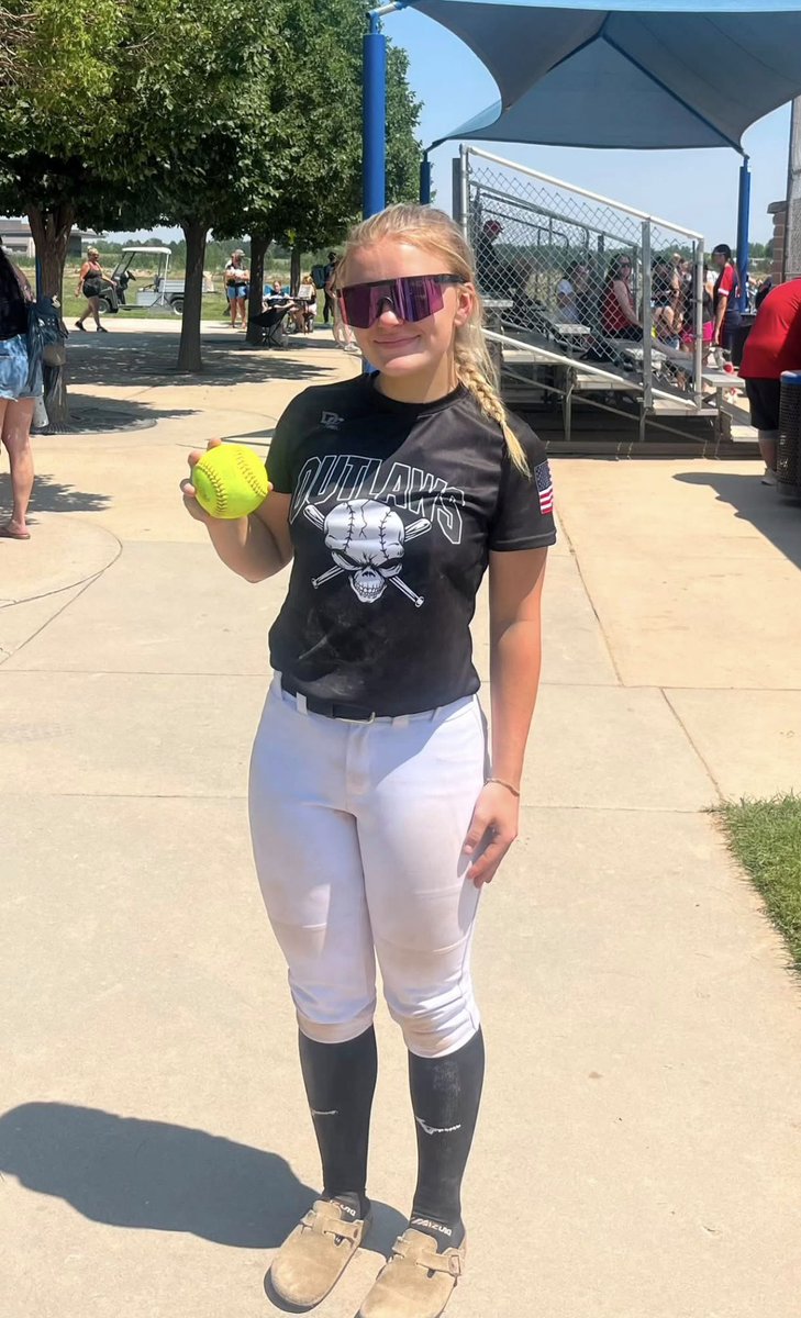 Outlaws2029's tweet photo. These ladies were dropping bombs all over Colorado at the IDT! Great job ladies! 🩶🖤💣🤍☠️🥎 @K_May_10 @ShumakerSophia @AudreyKilpatri3 @AdalynBond https://t.co/UaxUl4myD4