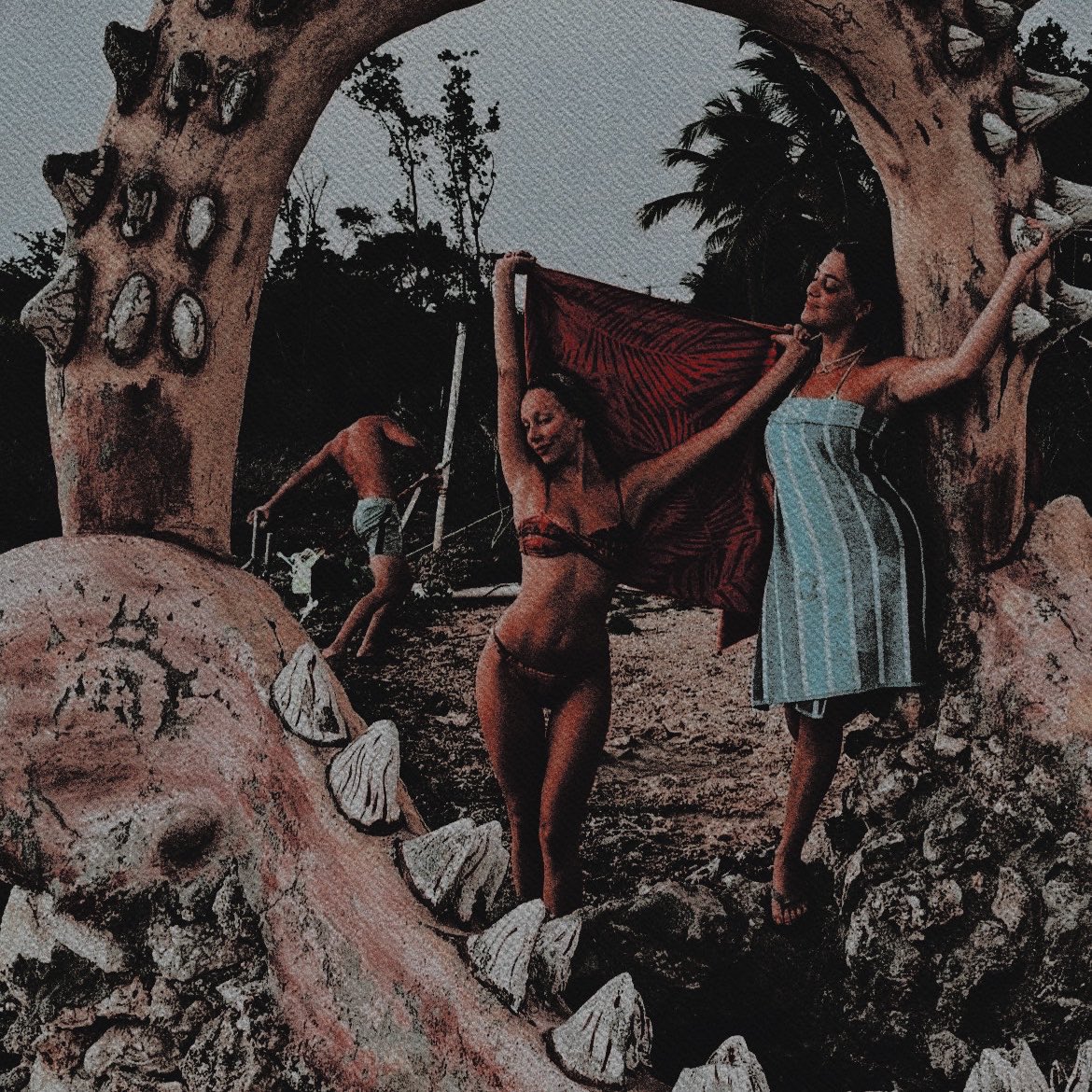 pvrstdwsir's tweet photo. ᅠ
ᅠ
⠀⠀  instagram ⠀𐙚  ⠀#⃝⠀arellano.ava
⠀⠀  share  a  new  post  
⠀⠀  “    summer as officially started
ᅠ
ᅠ https://t.co/Akg9oGRJ0c
