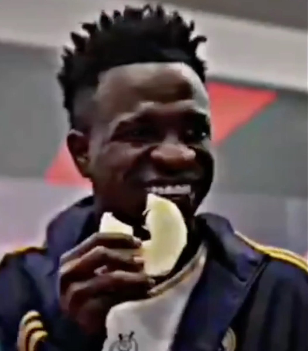 TE4RAN's tweet photo. @TfrmTheSev Congolese Guy supporting Belgium https://t.co/UXAyNbuAr0