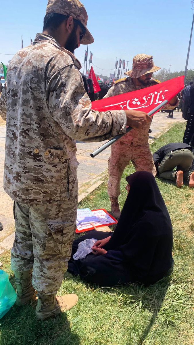 AryJeayBackup's tweet photo. Heartwarming photo

2 Iranain security officers held a flag above the head of an elderly woman who suffered from heatstroke during the farewell ceremony for the martyred Leader of Iran.

Picture was taken by bystanders and not official media. https://t.co/LNX2Z3YbiQ