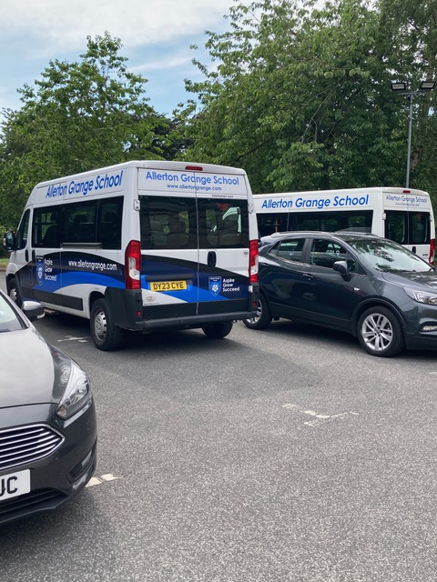 ForpLeeds's tweet photo. 1/2 A great,well attended litter picking session today despite football and post Roundhay Festival hangovers! We were joined by students from Allerton Grange School. 

Gr8 to see that @roundhay_fest had litter picking teams out first thing &amp; were litter picking throughout the https://t.co/ZZtOiOWi5w