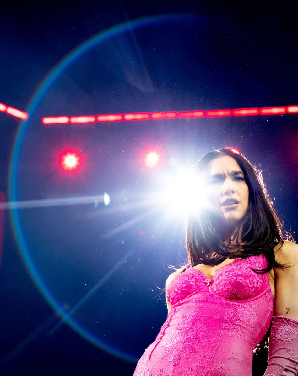 CDT4K's tweet photo. Dua Lipa 
Future Nostalgia era ❤️‍🔥❤️‍🔥❤️‍🔥 https://t.co/DQGM2gllm2