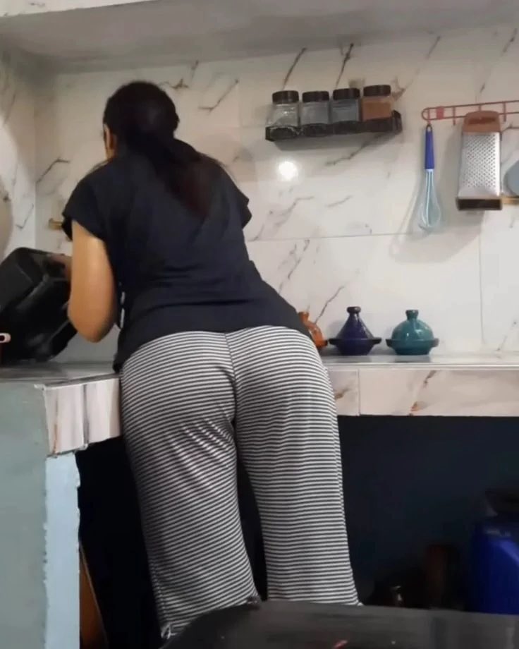 Femboy_jor's tweet photo. مين أحلى اختي ولا امي 🙈🙈 https://t.co/9C5asO9xZe