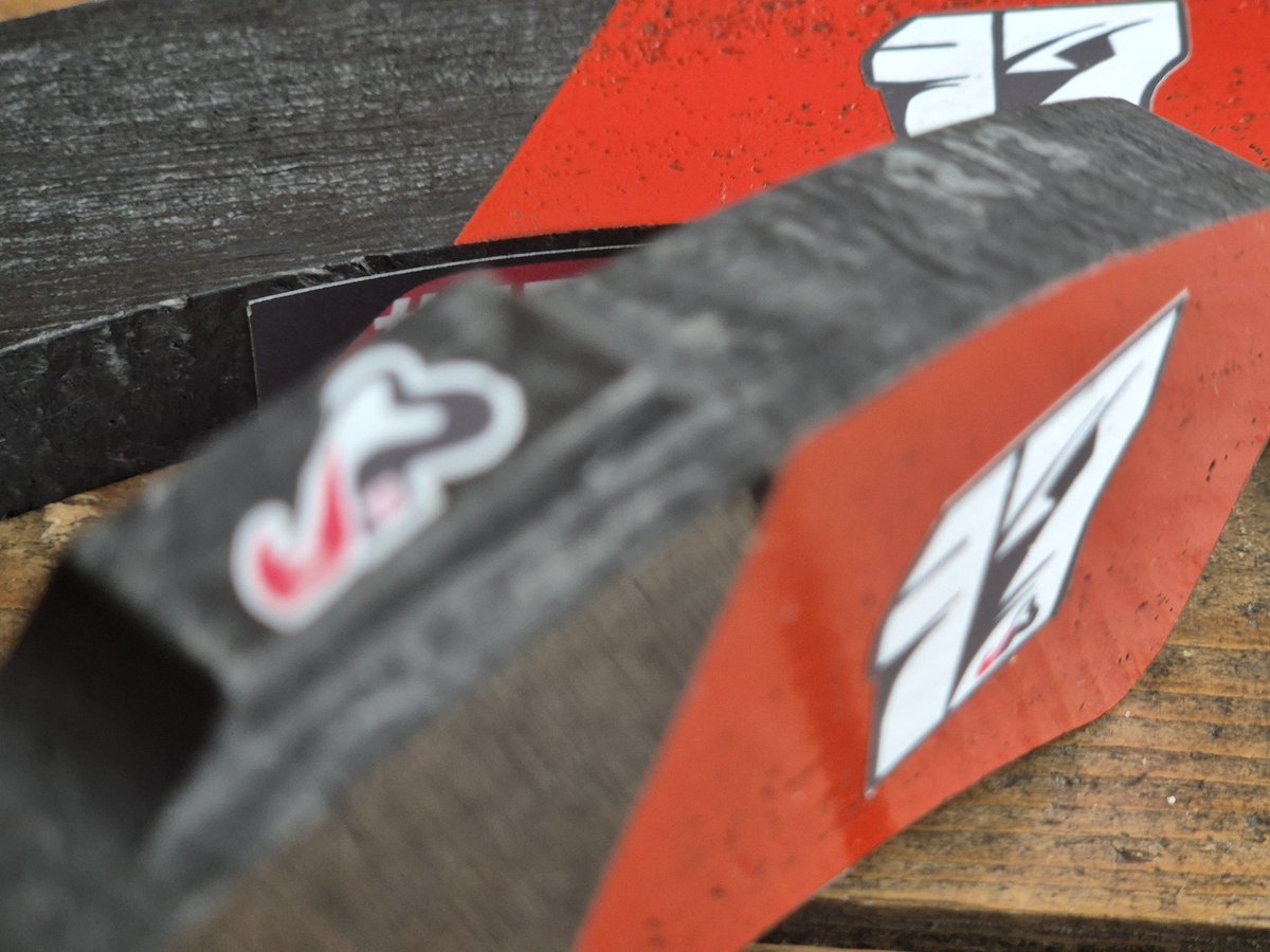 artiF1ed's tweet photo. Recently I bought the remaining quantity of 2014 Marussia MR03 brakes discs and pads from non other than #F1 #Minardi legend Paul Stoddart, the discs are the process of being #artiF1ed and I have just completed a limited tun of @Jules_Bianchi tribute pads. A link to them is below https://t.co/pjQ5gHVKBN