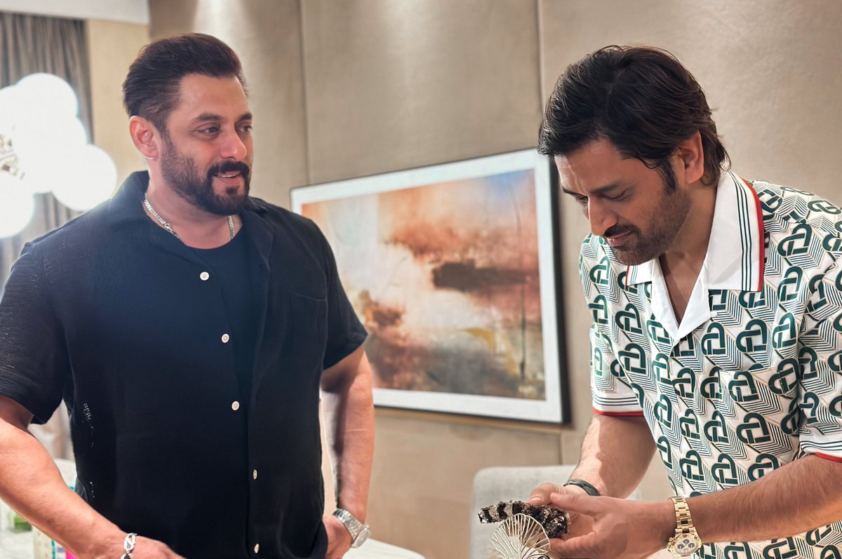 katarsalmanfan's tweet photo. A leader, a champion, a Sultan. Happy Birthday to the one and only @msdhoni .
#HappyBirthdayDhoni 

DECADE OF SULTAN HYSTERIA https://t.co/3QxBBYNRiz