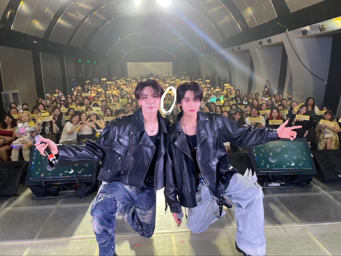 ariesstaana's tweet photo. @ChenRcj I miss you both! #ChenRcj #dunknatachai #JoongDunk https://t.co/BsAAukoo8O