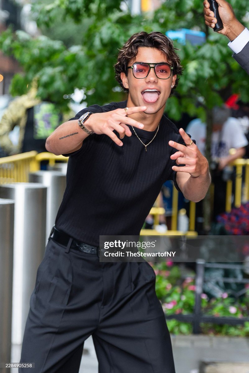 multifanrockz1's tweet photo. Ahhh new pics of Malachi and he looks so good. https://t.co/7lzKtqsy5t