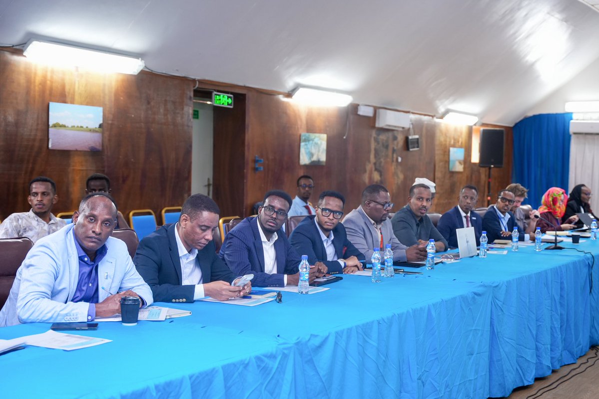MoPIED_Somalia's tweet photo. DG @AbdifatahHaredF opened the Transformational Governance of the Pillar Working Group of #NTP2025_2029, bringing together FGS &amp; development partners to discuss civic education, inclusive elections, anti-corruption, constitutional implementation, &amp; public sector reform. #Somalia https://t.co/MBpmIv542k